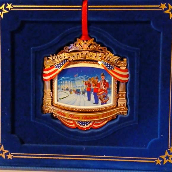 PREOWNED 2009 AND 2010 WHITE HOUSE ORNAMENTS - Picture 4 of 6
